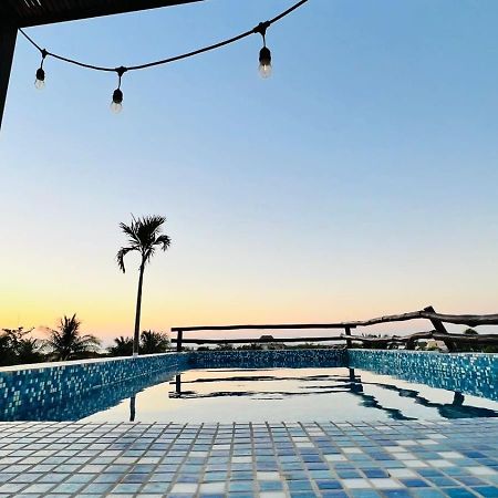 Hotel Mayari Holbox Екстер'єр фото Rooftop pool at the hotel