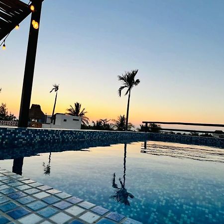 Hotel Mayari Holbox Екстер'єр фото Sunset at the pool
