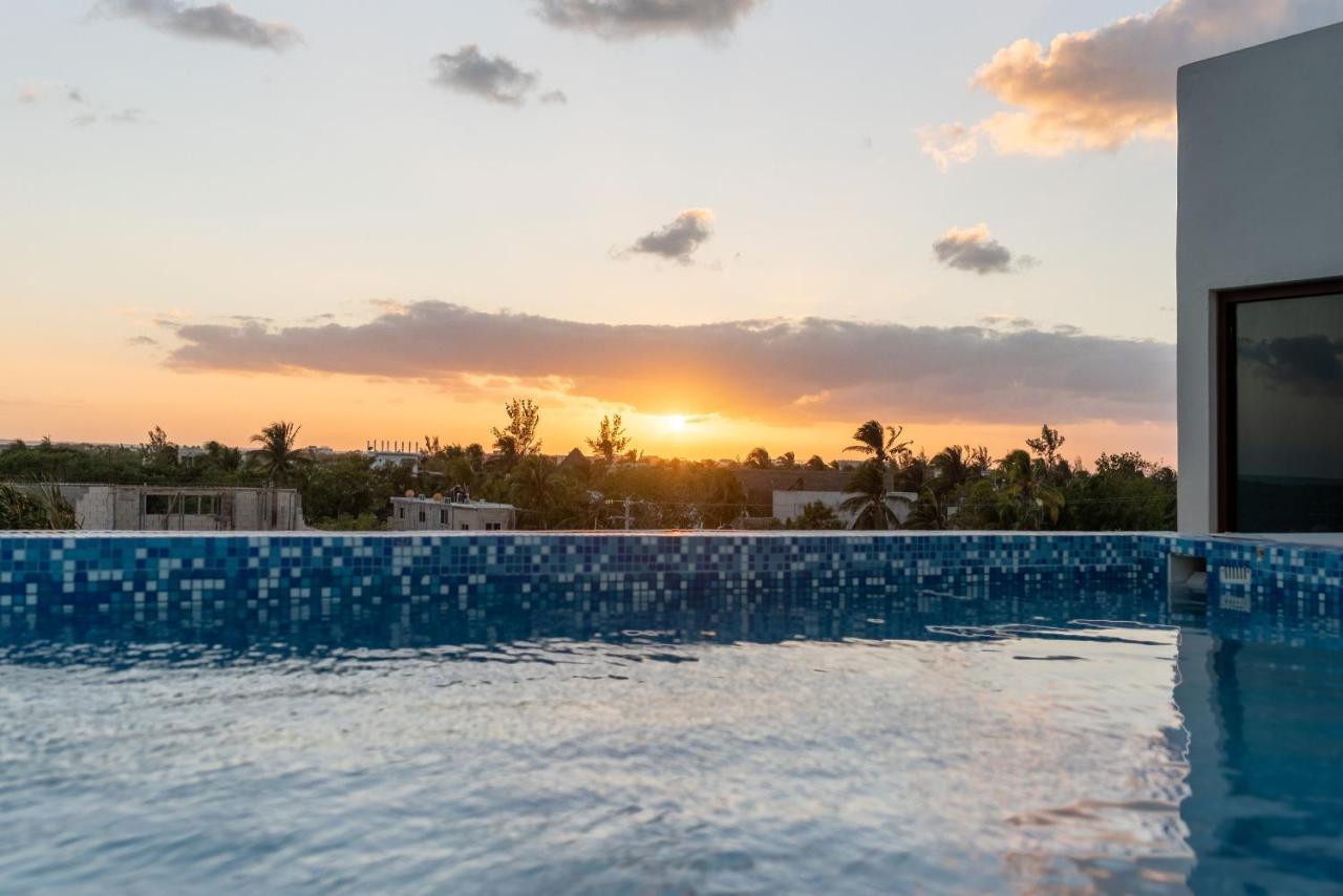 Hotel Mayari Holbox Екстер'єр фото Sunset at the rooftop pool
