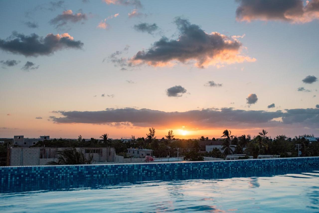 Hotel Mayari Holbox Екстер'єр фото Sunset over Tulum