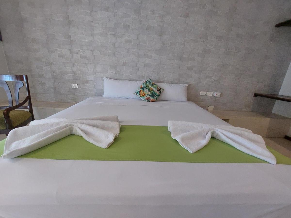 Hotel Mayari Holbox Екстер'єр фото A bed with a duvet cover