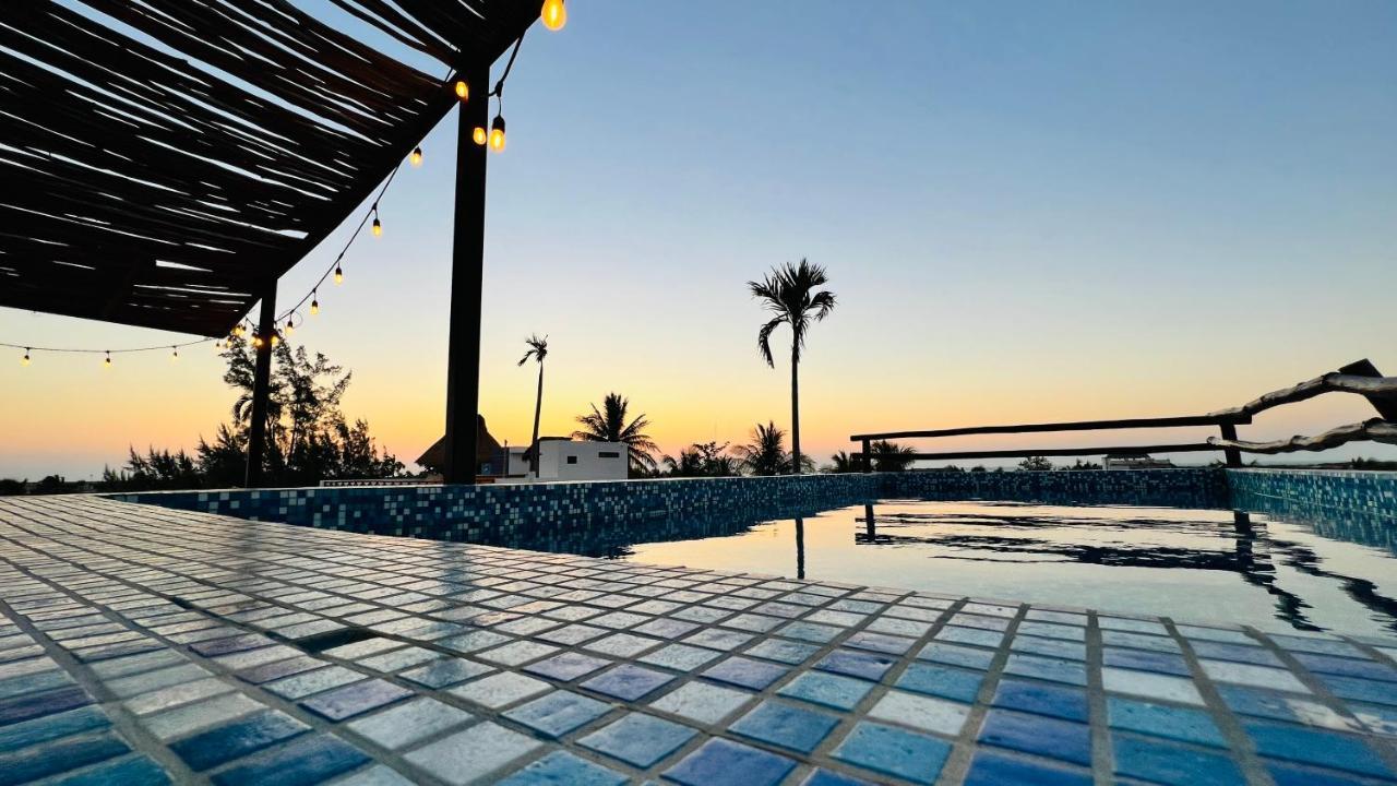 Hotel Mayari Holbox Екстер'єр фото Sunset at the pool