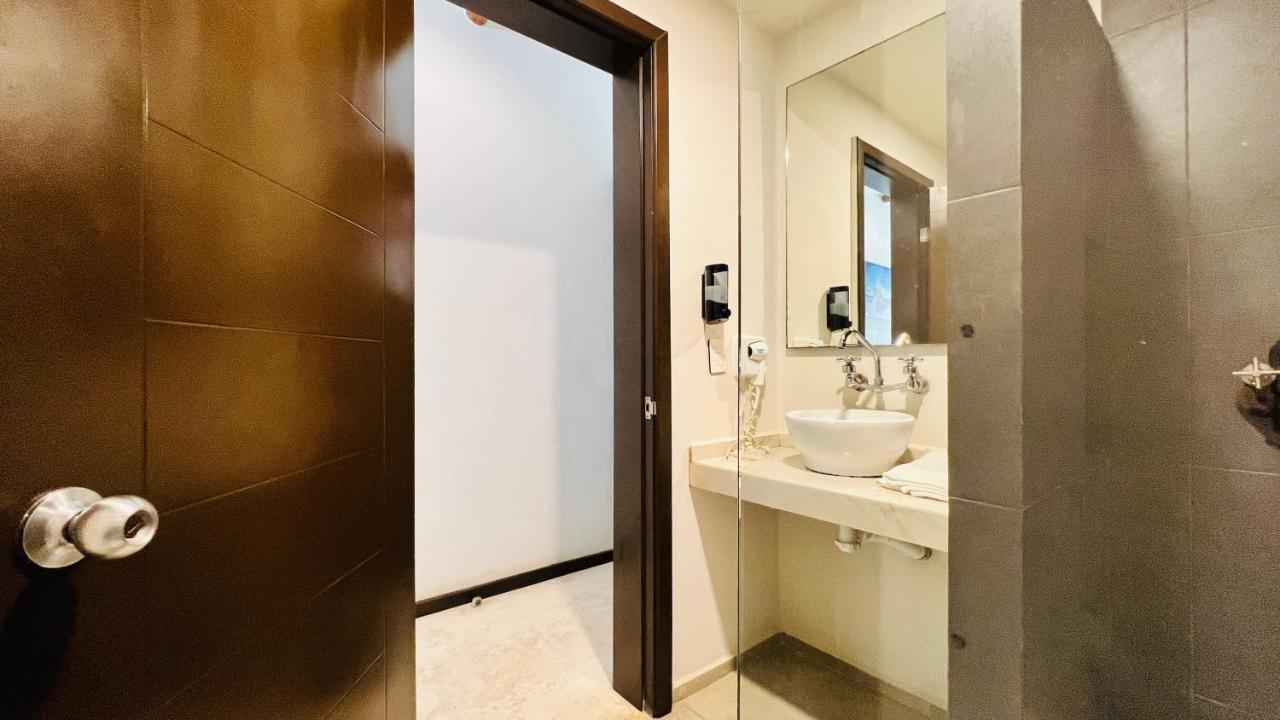 Hotel Mayari Holbox Екстер'єр фото Bathroom of a hotel room